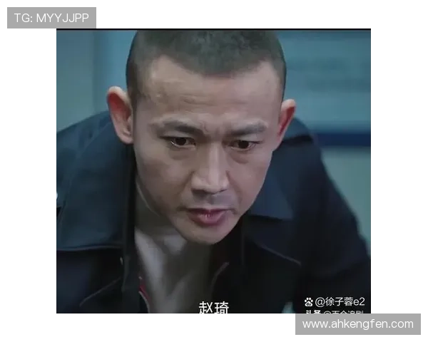 这部剧有3条隐藏线索,我看完蜜桃时代才懂,太绝了!